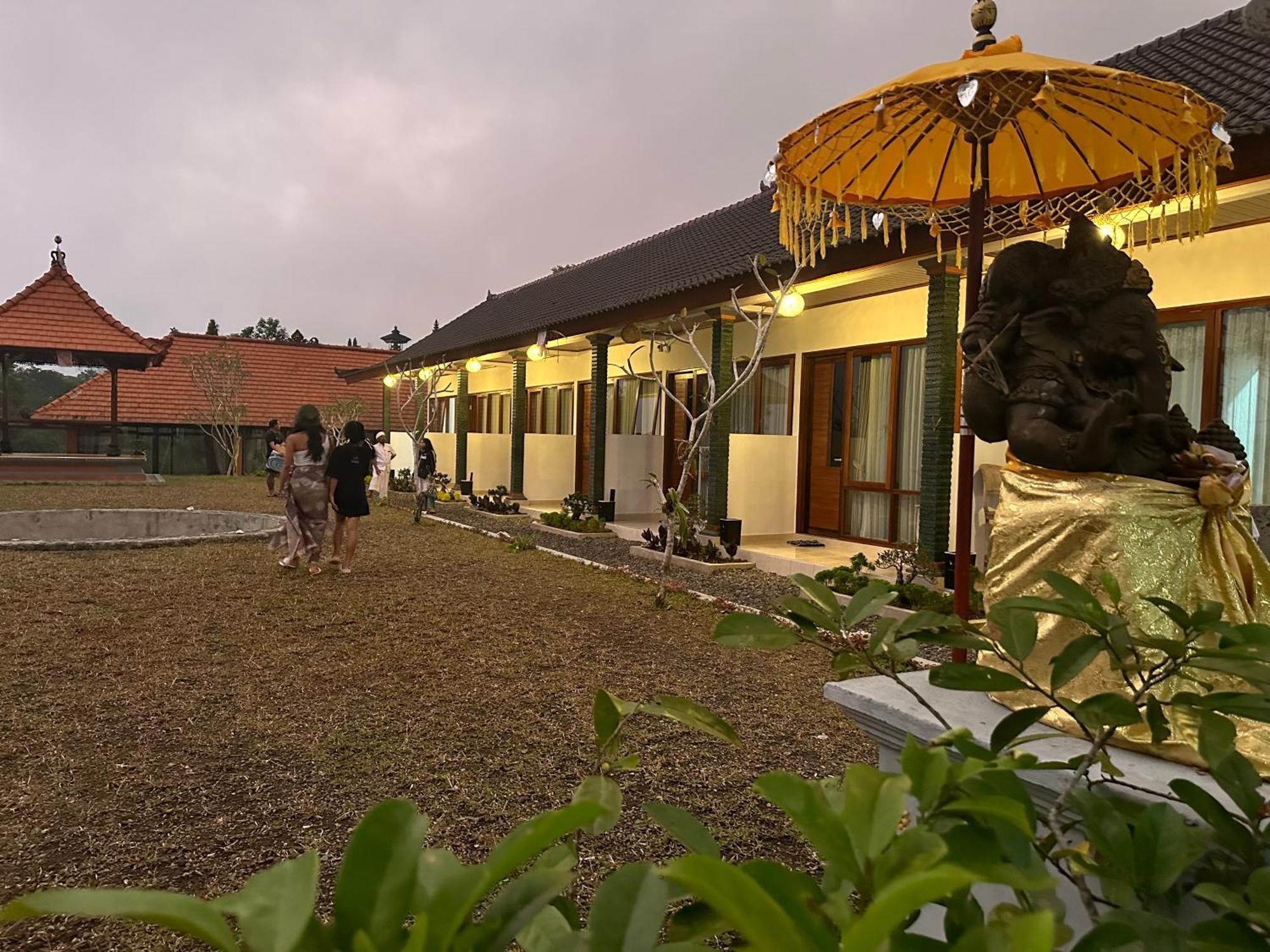 Bali Basuki Retreat Center Apartment Besakih Exterior photo